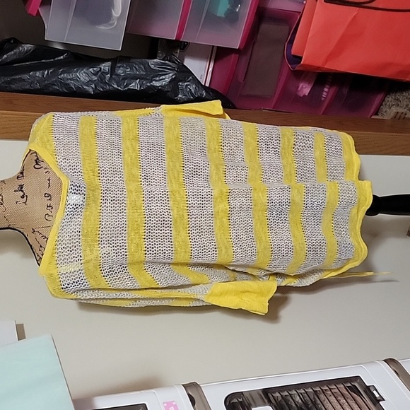 Lane Bryant 18/20 light weight knit yellow and cream stripes top. - Picture 3 of 3